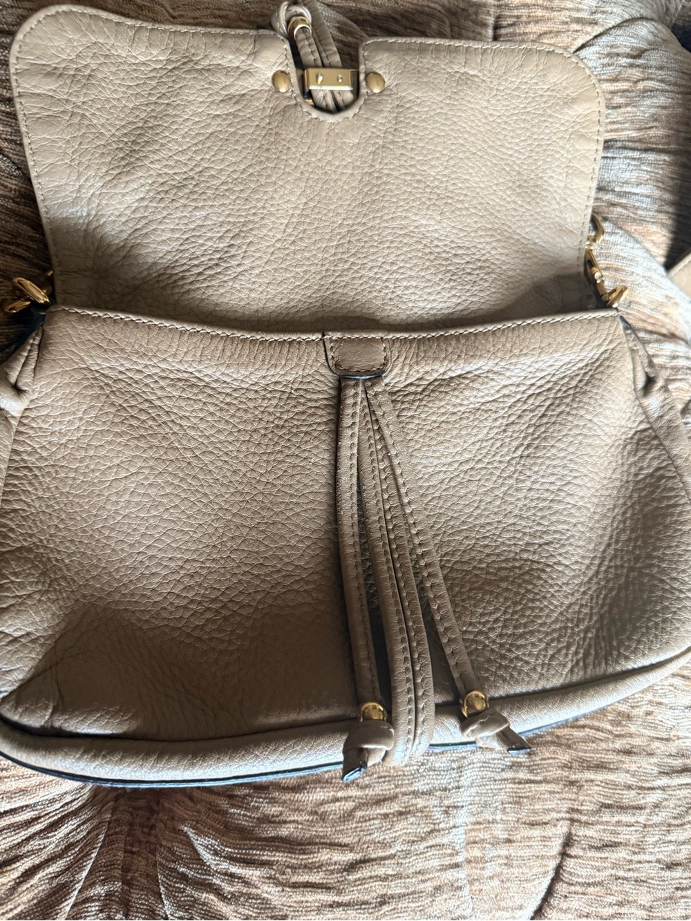 Authentic Gucci Beige Leather Shoulder Bag and Wallet Set with Gold Hardware - Picture 3 of 6